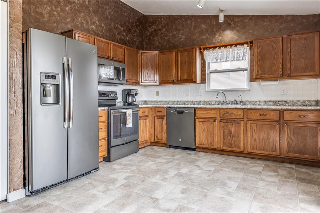 5745 Long Ridge Place Indianapolis, IN 46221 - Photo 9 of 31