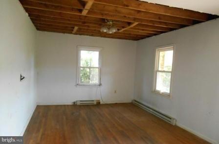 6733 Leeds Manor Road Marshall, VA 20115 - Photo 6 of 12 Living Room