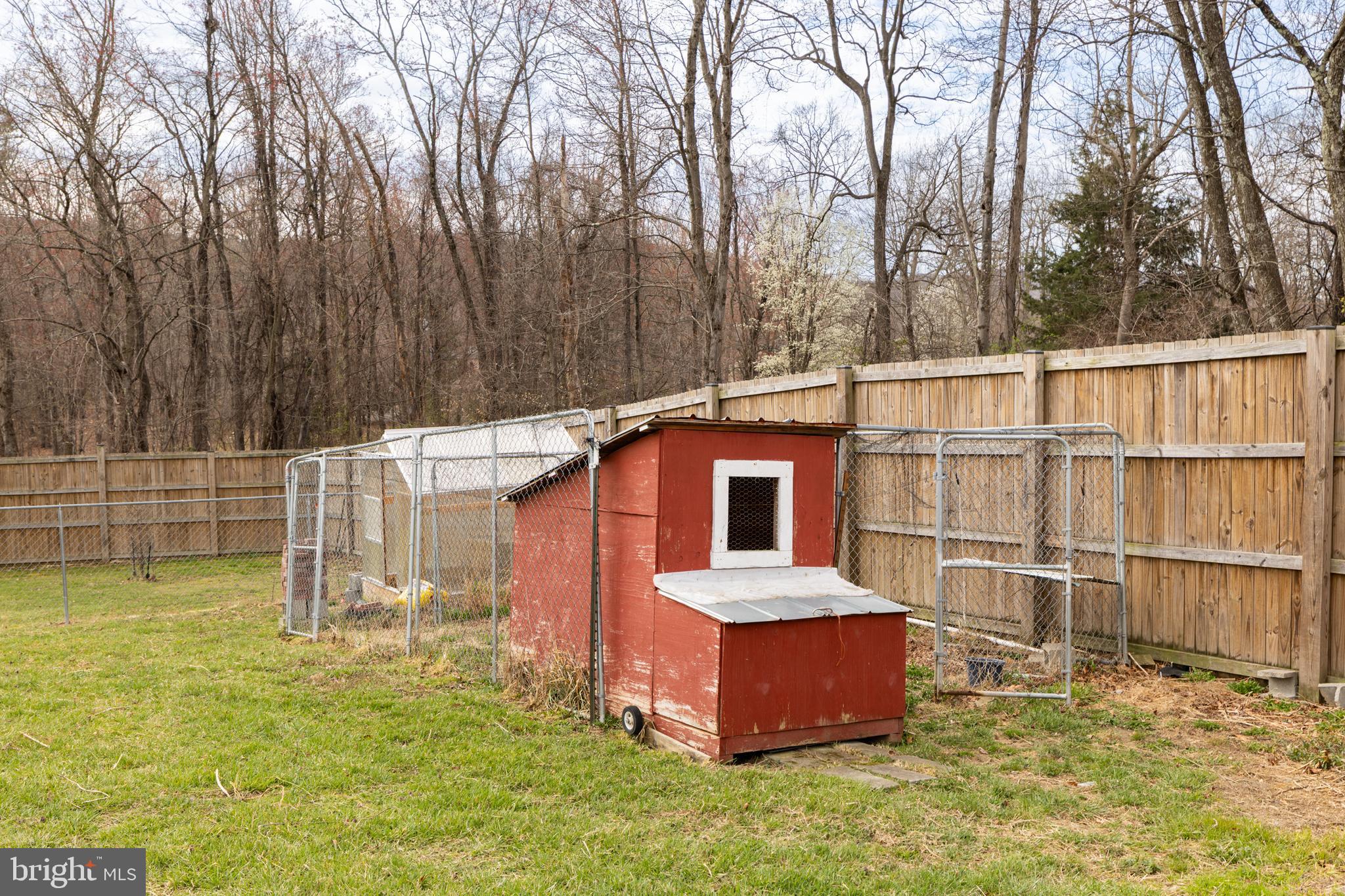 411 Mountain Lake Drive Front Royal, VA 22630 - Photo 33 of 38 a backyard of a house with table and chairs
