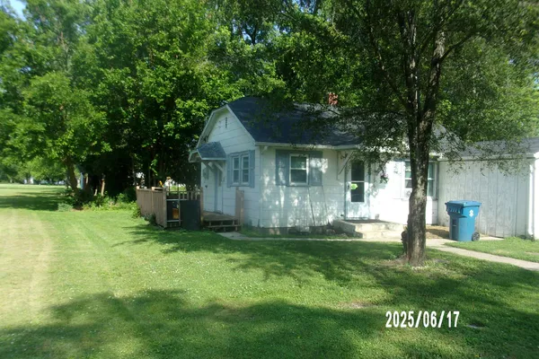 $69,900 | 412 North Lincoln Street, Morocco, IN 47963