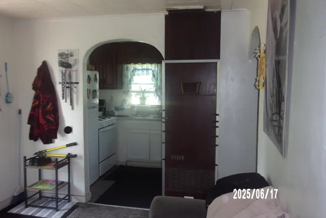 a view of entryway with a rug