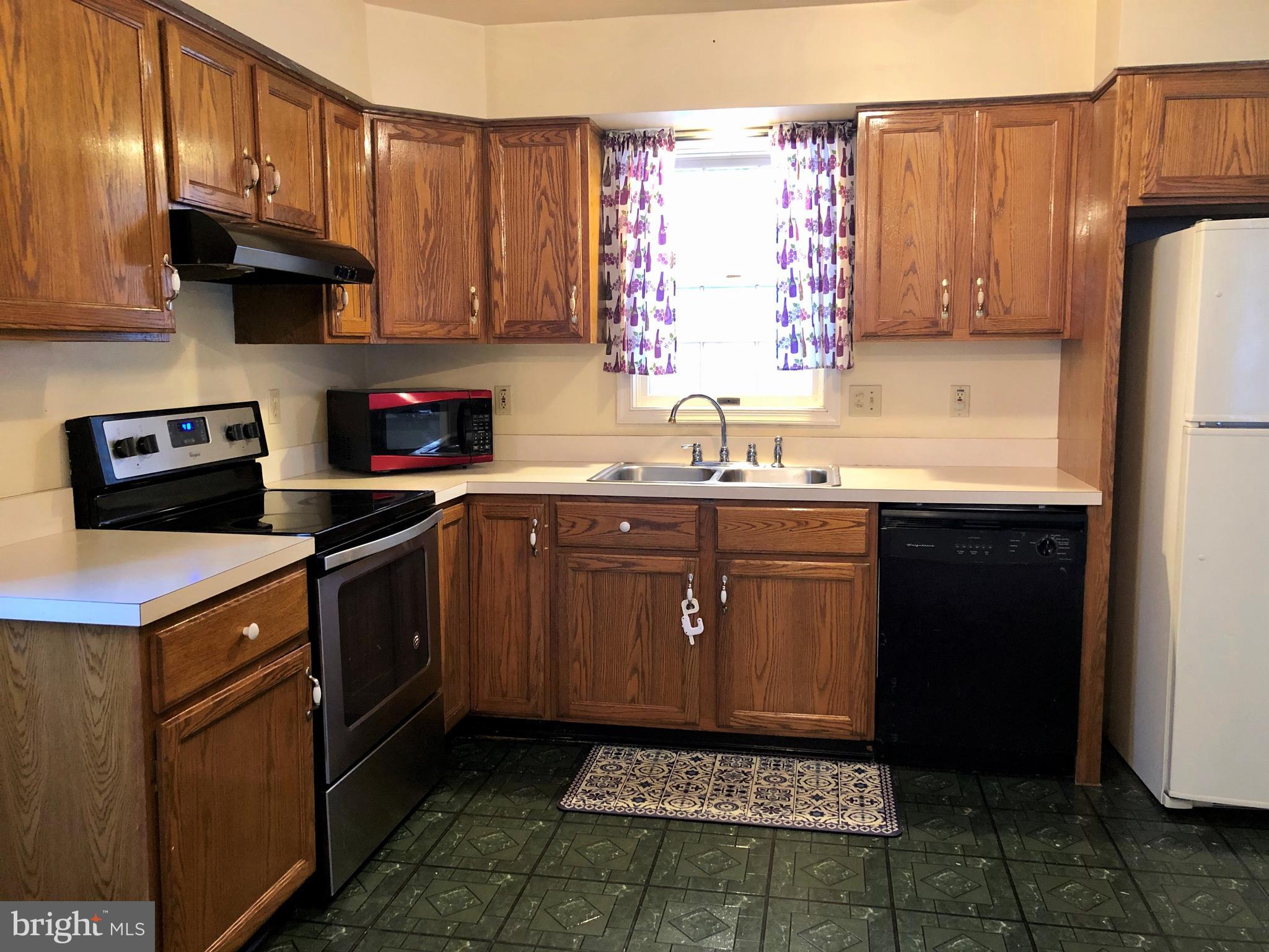 2029 Edgemont Road Harrisburg, PA 17109 - Photo 11 of 27 Gallery Image 11