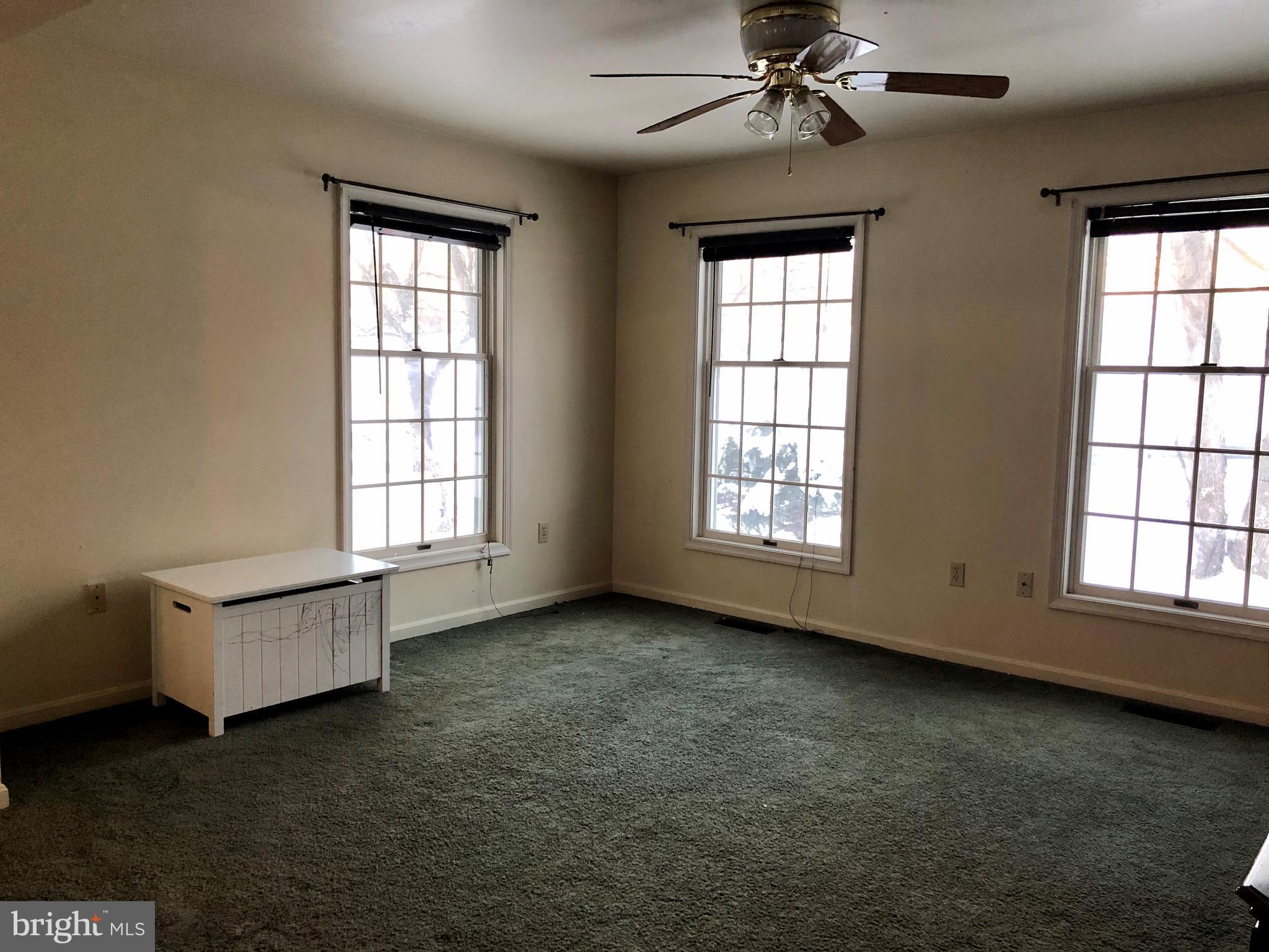 2029 Edgemont Road Harrisburg, PA 17109 - Photo 5 of 27 Living Room