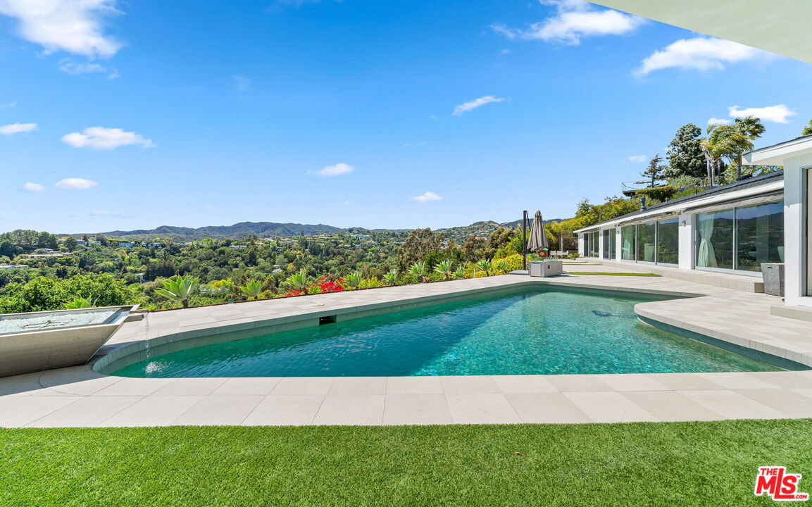 849 Glenmere Way Los Angeles, CA 90049 - Photo 35 of 40 a view of outdoor space and yard