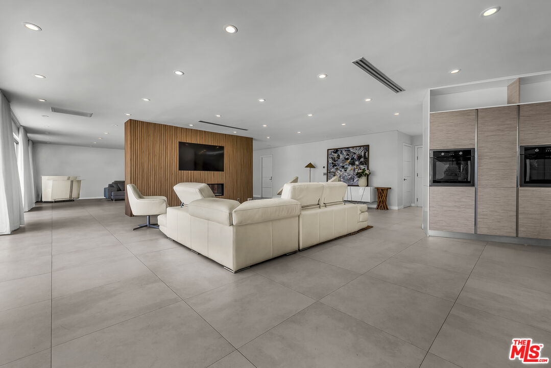 849 Glenmere Way Los Angeles, CA 90049 - Photo 6 of 40 a living room with furniture and a flat screen tv