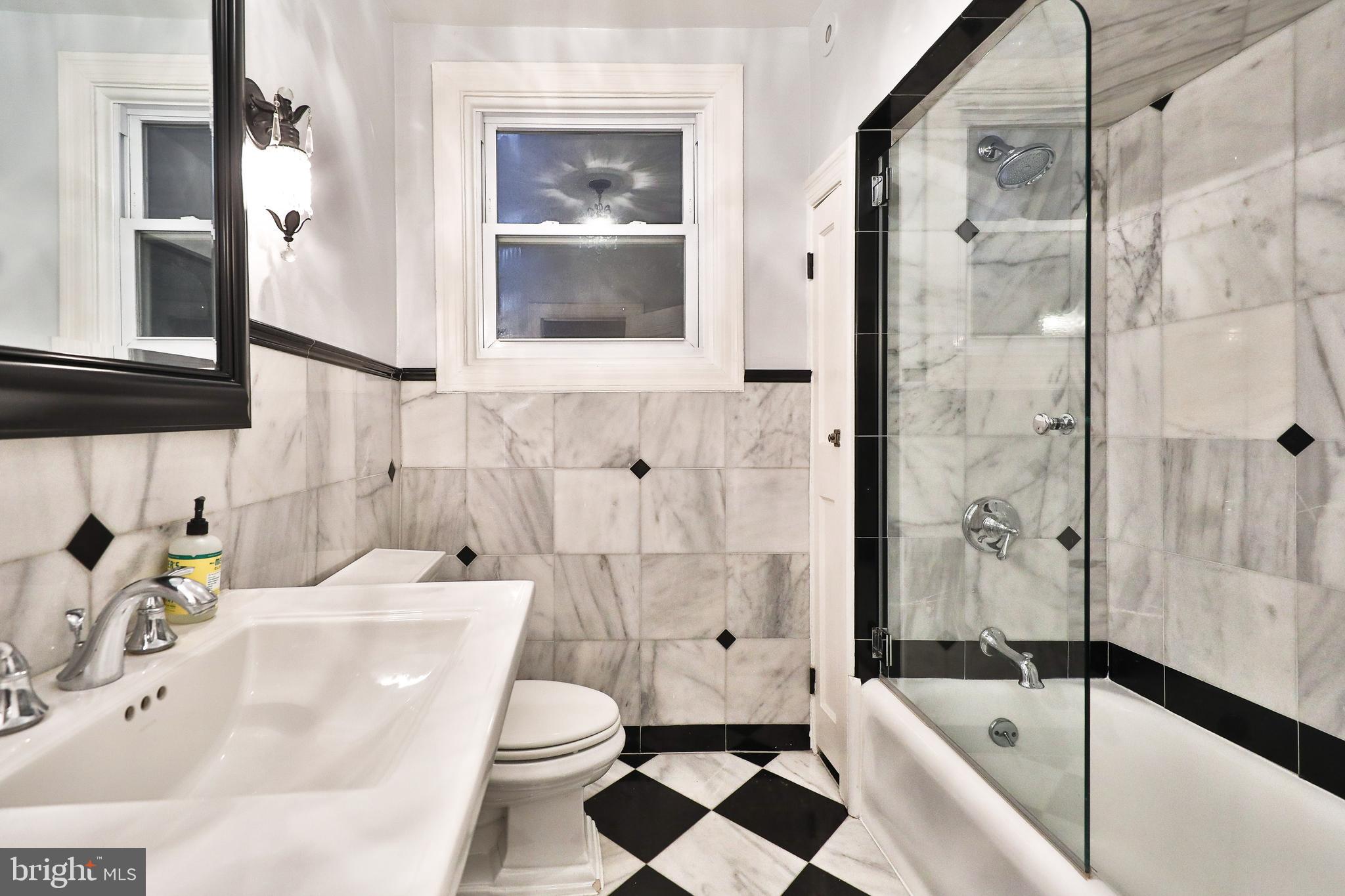 731 South 7th Street Philadelphia, PA 19147 - Photo 26 of 46 2nd Floor Hall Bath