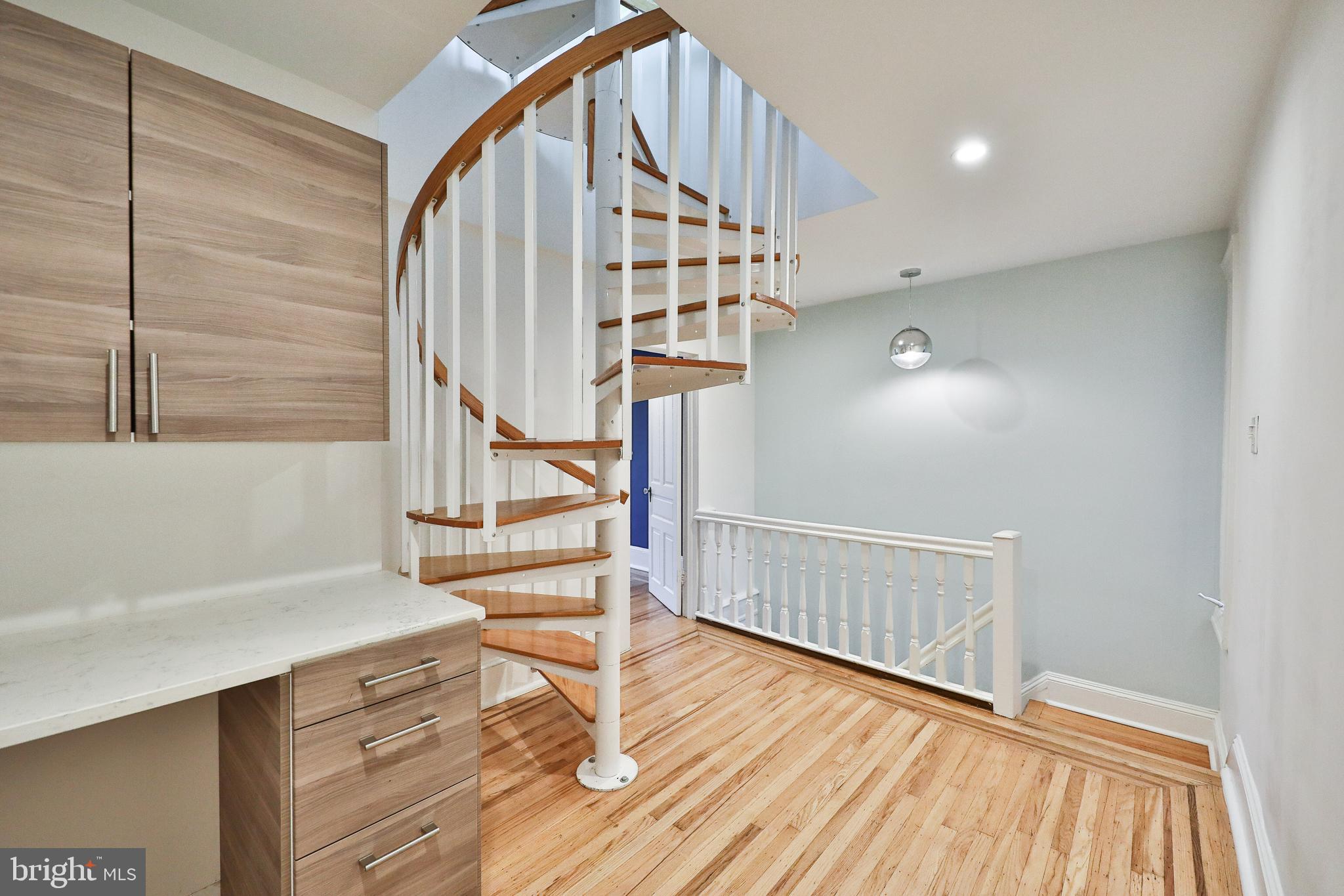 731 South 7th Street Philadelphia, PA 19147 - Photo 32 of 46 3rd Floor landing to deck