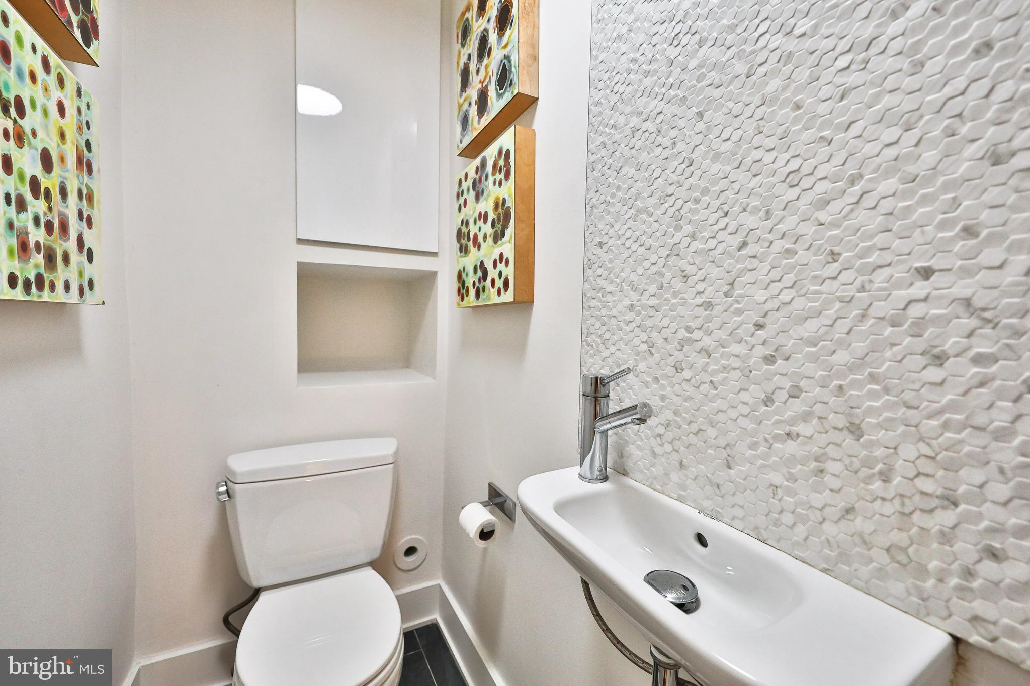 731 South 7th Street Philadelphia, PA 19147 - Photo 10 of 46 1st Floor powder room