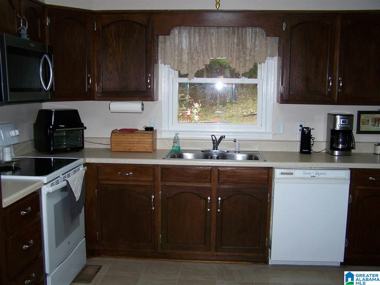 329 Shamrock Road Anniston, AL 36207 - Photo 3 of 50