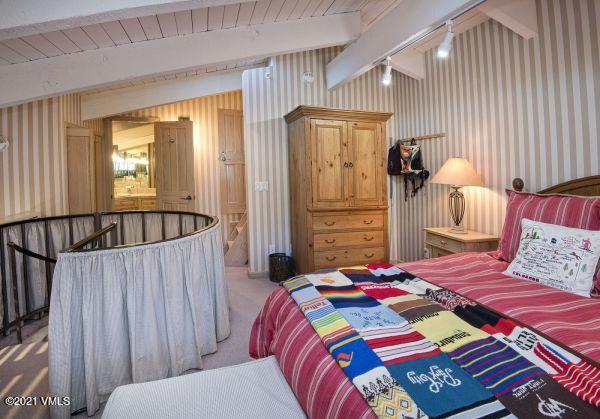 225 Wall Street, Unit 302 Vail, CO 81657 - Photo 18 of 19 a bedroom with a bed and a table
