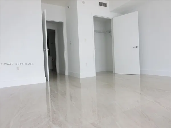 $3,100 | 500 Brickell Avenue, Unit 3006, Miami, FL 33131