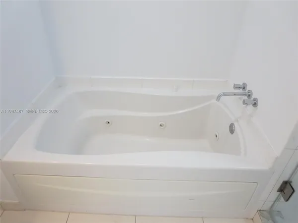$3,100 | 500 Brickell Avenue, Unit 3006, Miami, FL 33131