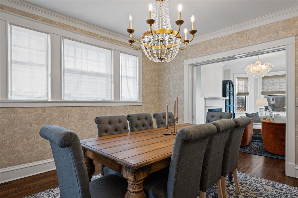 615 Abbotsford Road Kenilworth, IL 60043 - Photo 14 of 47 a dining room with furniture and chandelier