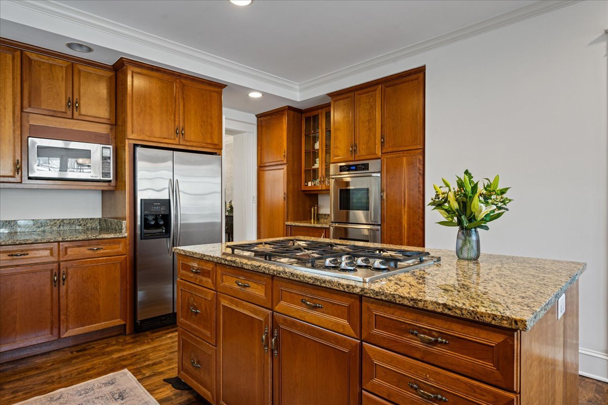 615 Abbotsford Road Kenilworth, IL 60043 - Photo 17 of 47 a kitchen with stainless steel appliances granite countertop a stove refrigerator and cabinets