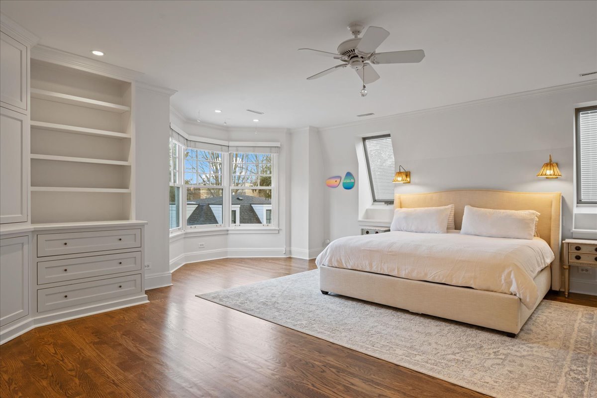 615 Abbotsford Road Kenilworth, IL 60043 - Photo 23 of 47 a bedroom with a large bed window and a chandelier