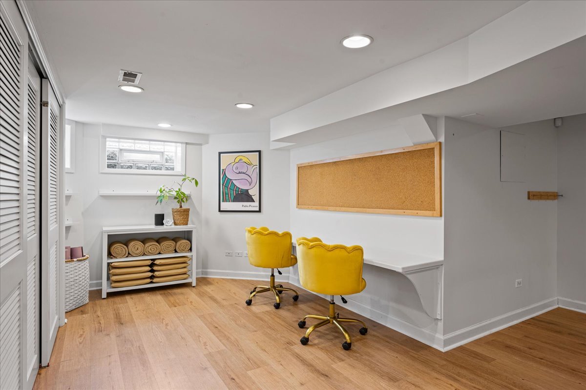 615 Abbotsford Road Kenilworth, IL 60043 - Photo 35 of 47 a workspace with furniture and a window