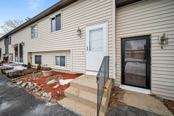 $249,000 | 905 Mammoth Road, Unit 5, Manchester, NH 03104