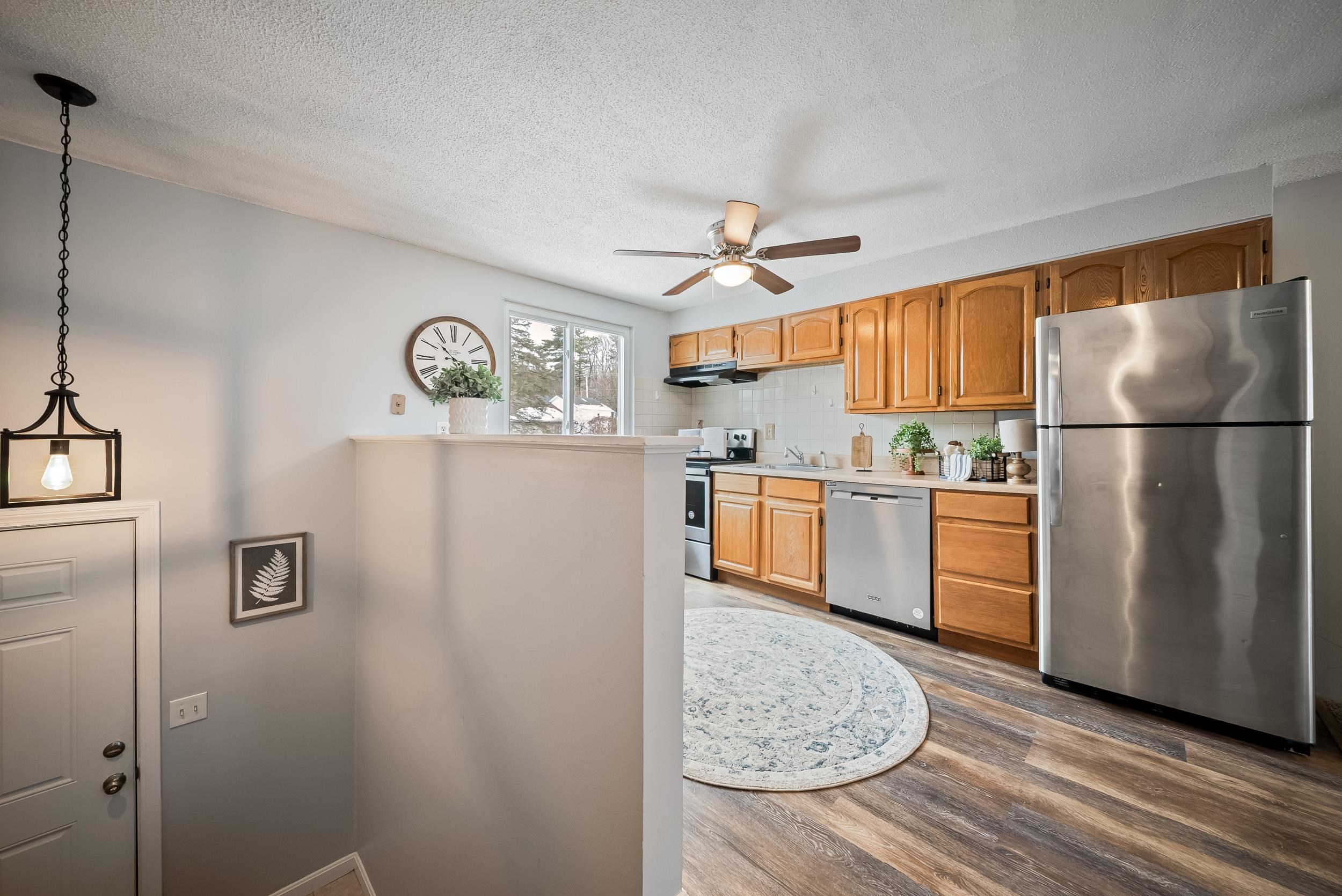 905 Mammoth Road, Unit 5 Manchester, NH 03104 - Photo 3 of 21