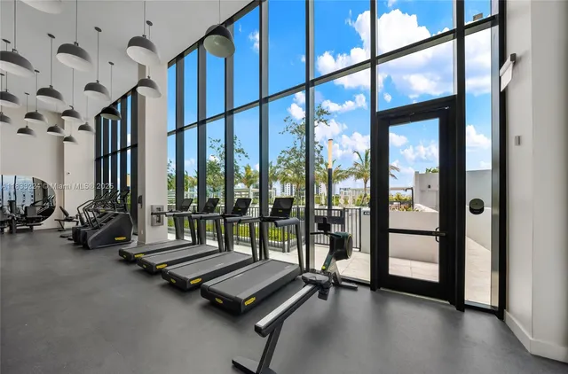 $9,900 | 580 72nd Street, Unit 910, Miami Beach, FL 33141