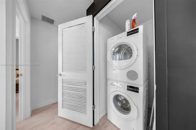 $9,900 | 580 72nd Street, Unit 910, Miami Beach, FL 33141