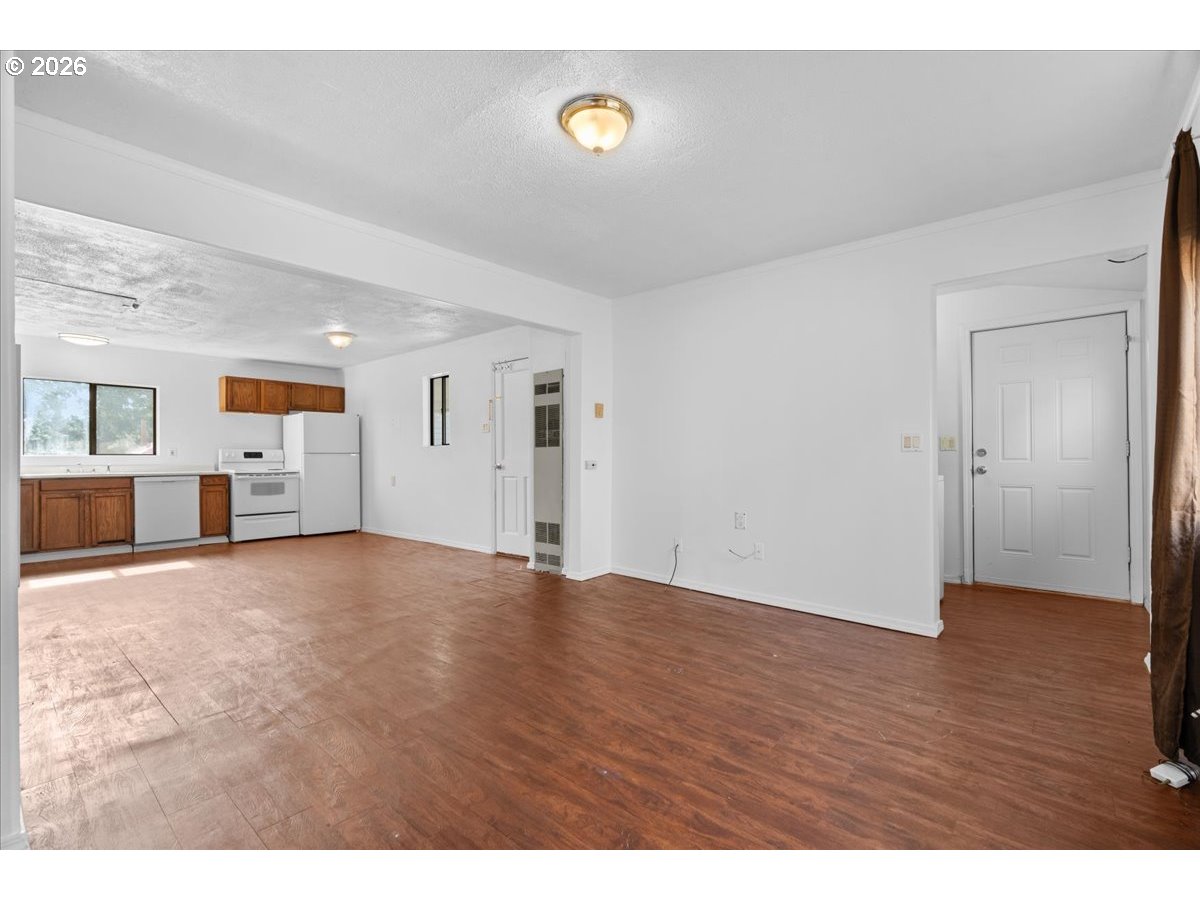 1070 Deer Island Road St. Helens, OR 97051 - Photo 17 of 34 a view of an empty room