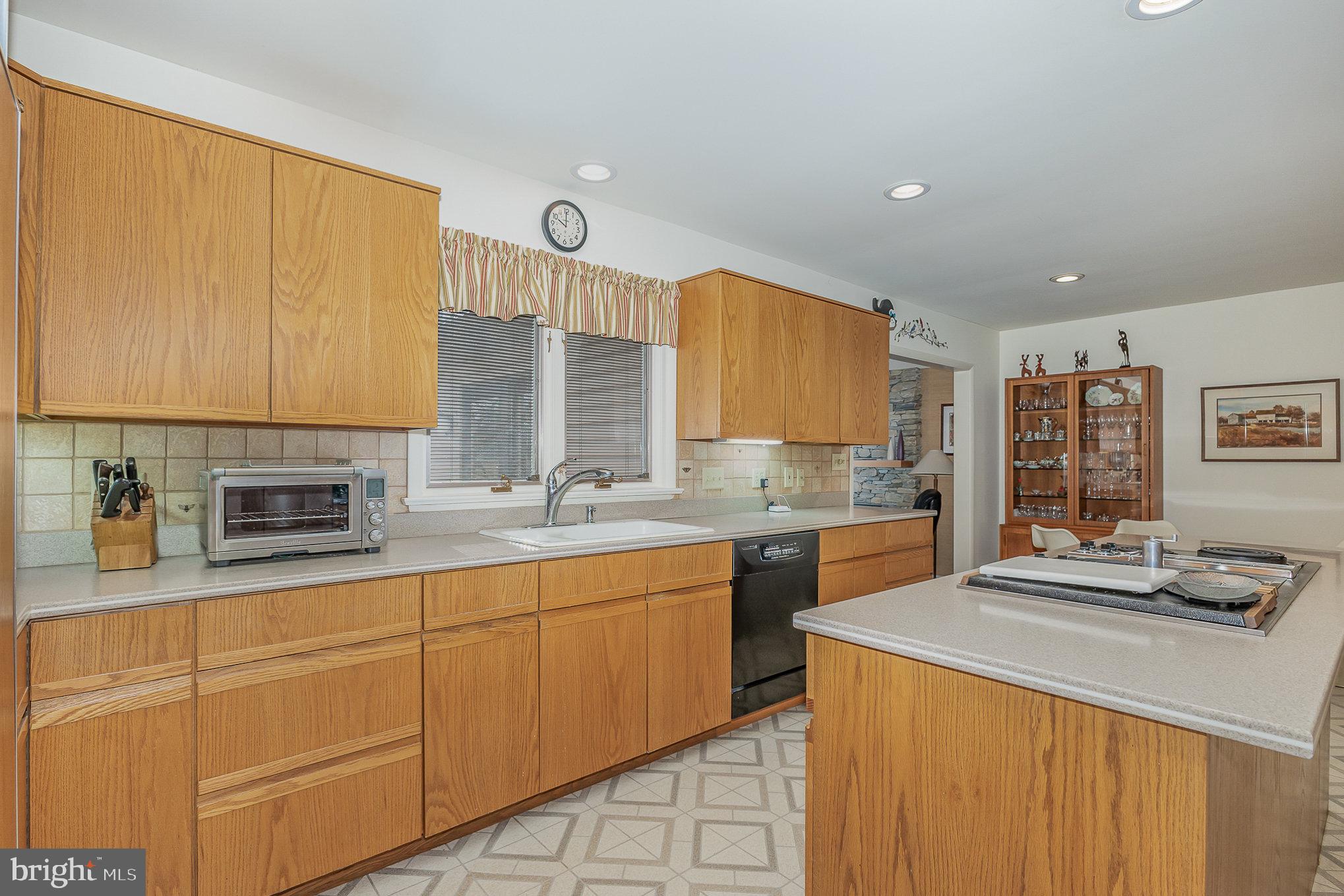 2445 Raleigh Drive Lancaster, PA 17601 - Photo 7 of 34 Gallery Image 7