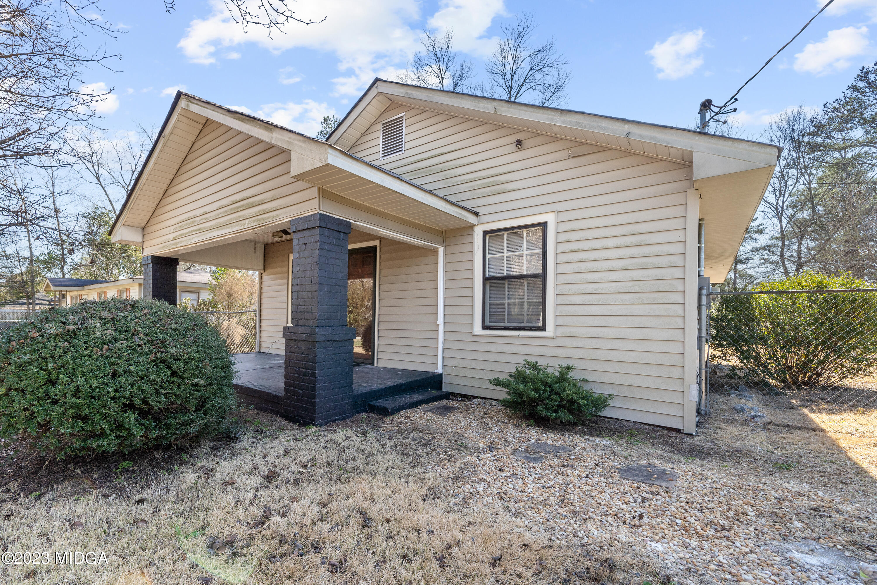 2546 Robinhood Road Macon, GA 31206 - Photo 1 of 22 Front