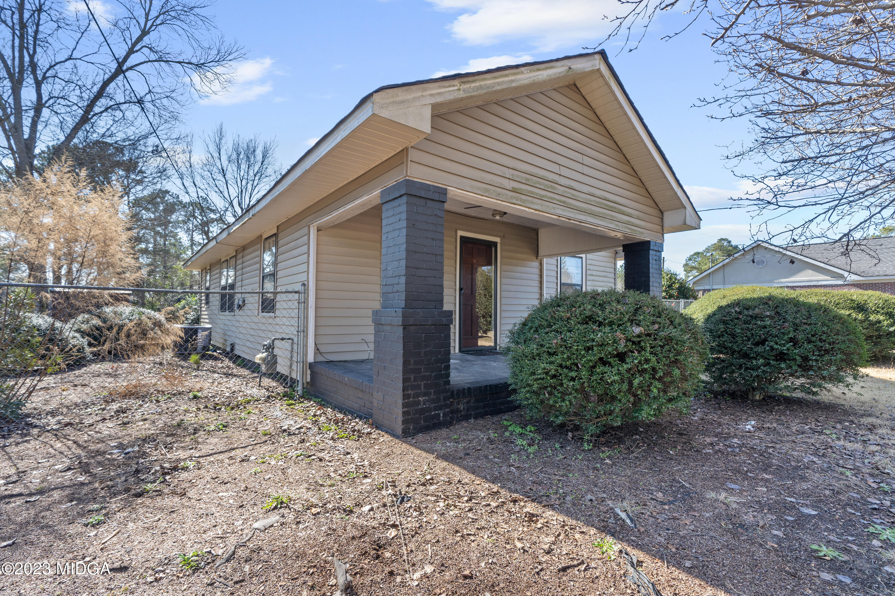2546 Robinhood Road Macon, GA 31206 - Photo 2 of 22 2546 Robinhood Rd-04726