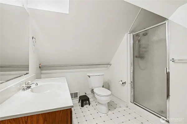 $4,500 | 5525 Woodlawn Avenue North, Seattle, WA 98103