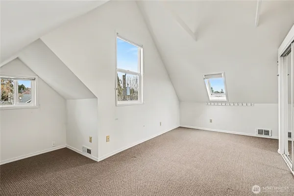 $4,500 | 5525 Woodlawn Avenue North, Seattle, WA 98103