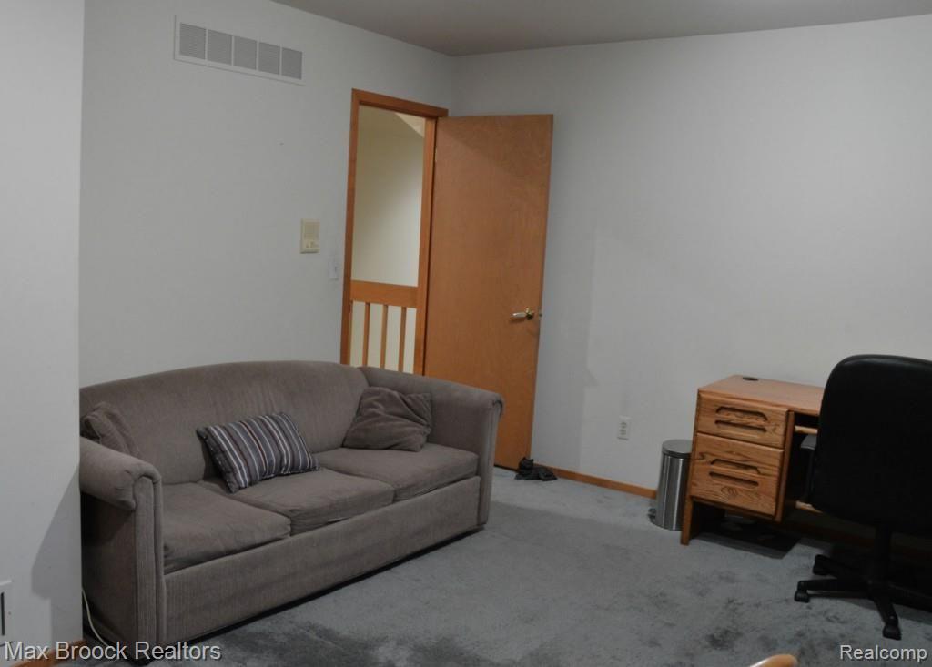 30856 Country Ridge Circle Farmington, MI 48331 - Photo 20 of 24 Back Bed 2.jpg