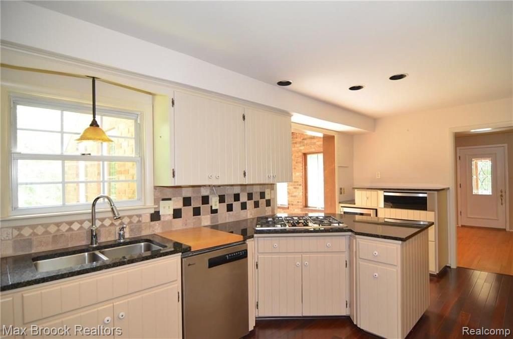 6035 North Rochester Road Rochester Hills, MI 48306 - Photo 23 of 42