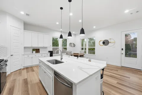 $575,000 | 2922 Seargent Street, Seabrook, TX 77586