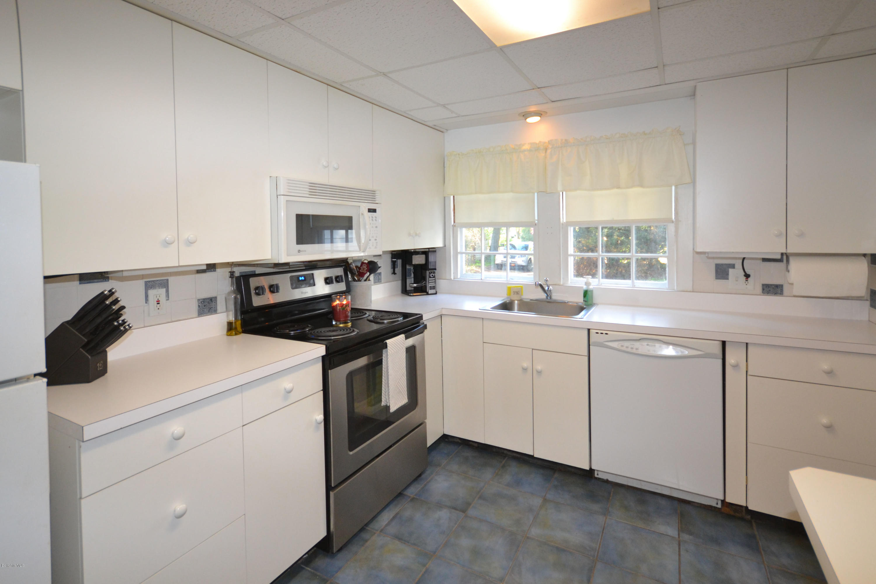 135 South Mountain Road Pittsfield, MA 01201 - Photo 16 of 43 Kitchen