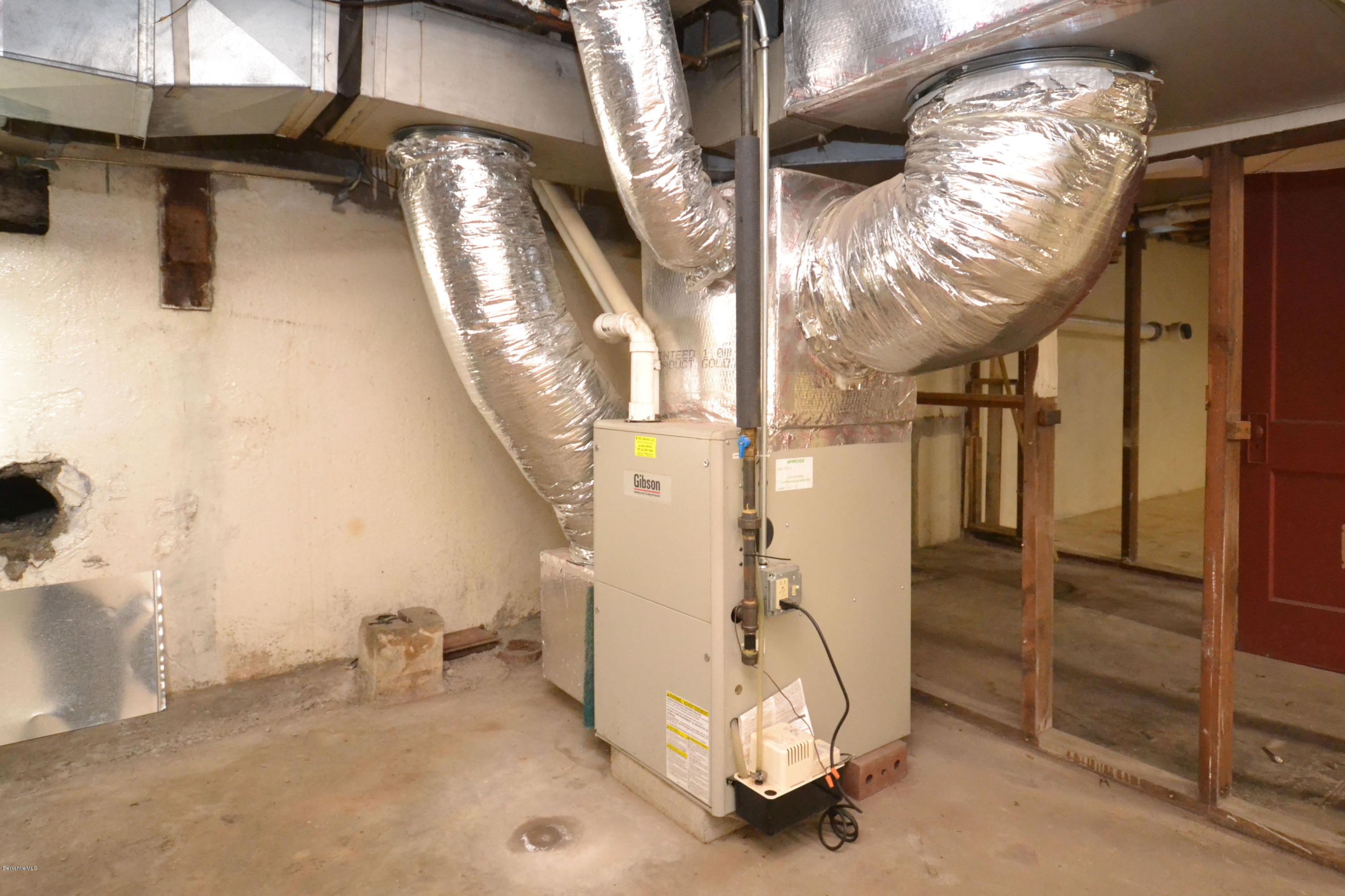 135 South Mountain Road Pittsfield, MA 01201 - Photo 38 of 43 Heating System