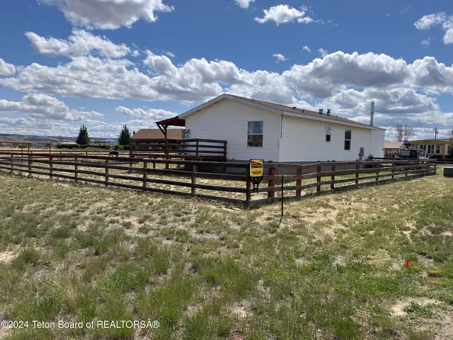 $189,900 | 611 6th Street, La Barge, WY 83123