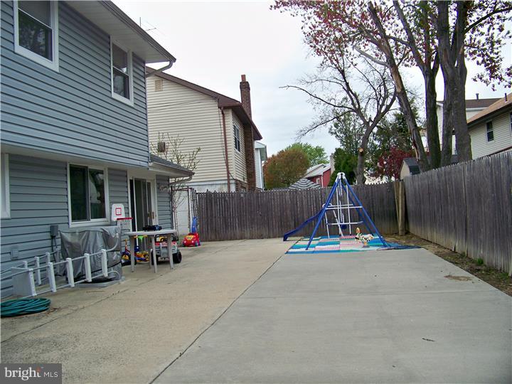 1863 Garth Road Philadelphia, PA 19116 - Photo 12 of 23 Patio
