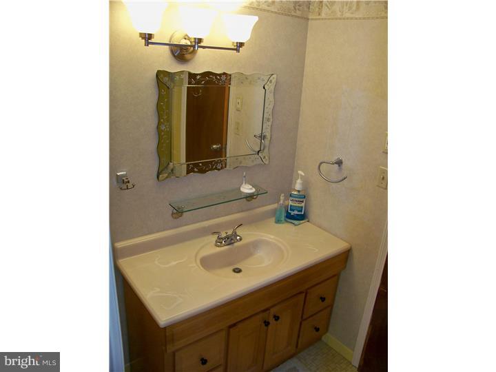 1863 Garth Road Philadelphia, PA 19116 - Photo 22 of 23 Bathroom