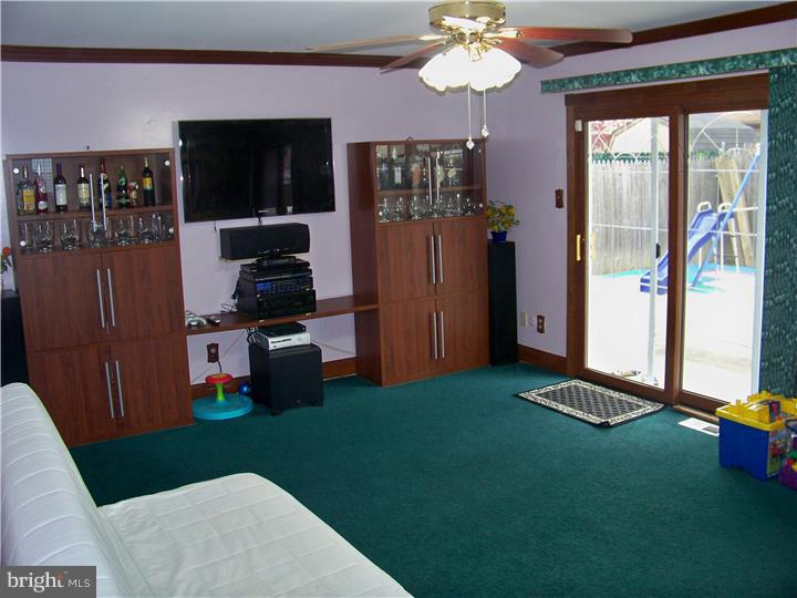 1863 Garth Road Philadelphia, PA 19116 - Photo 8 of 23 Family Room