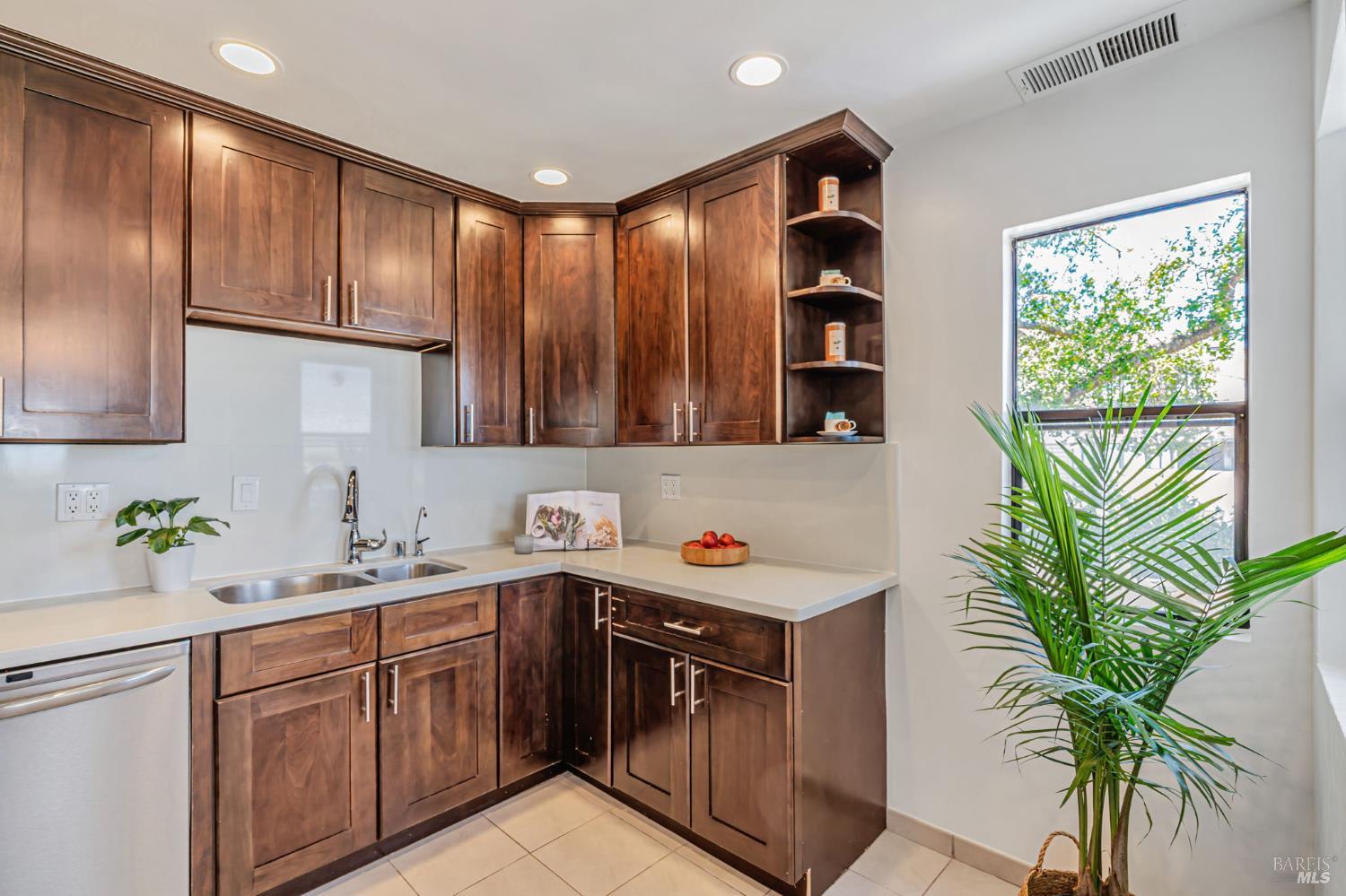 270 Channing Way, Unit 1 San Rafael, CA 94903 - Photo 9 of 32