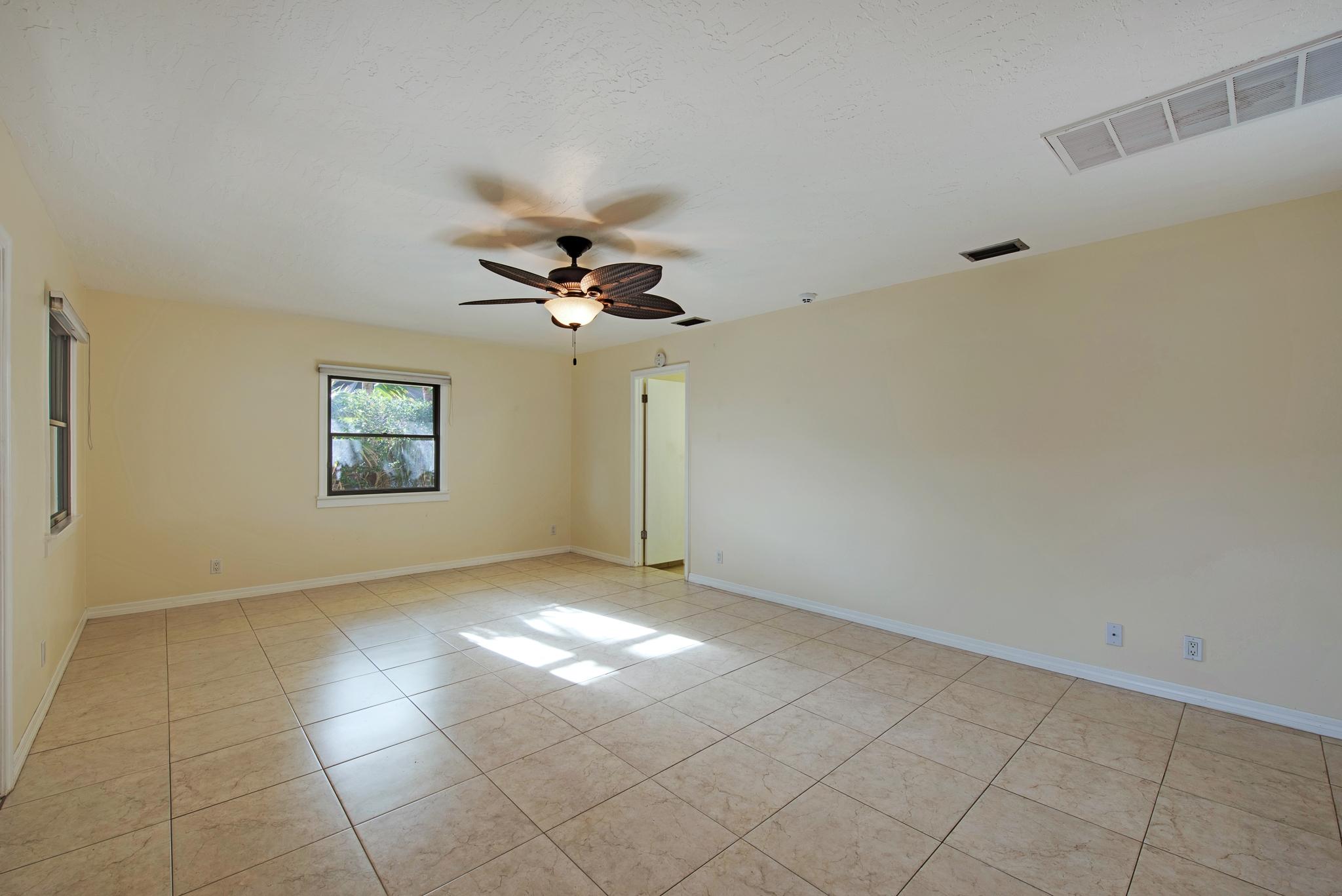 38 Dogwood Ridge Tequesta, FL 33469 - Photo 11 of 39 FAMILY ROOM