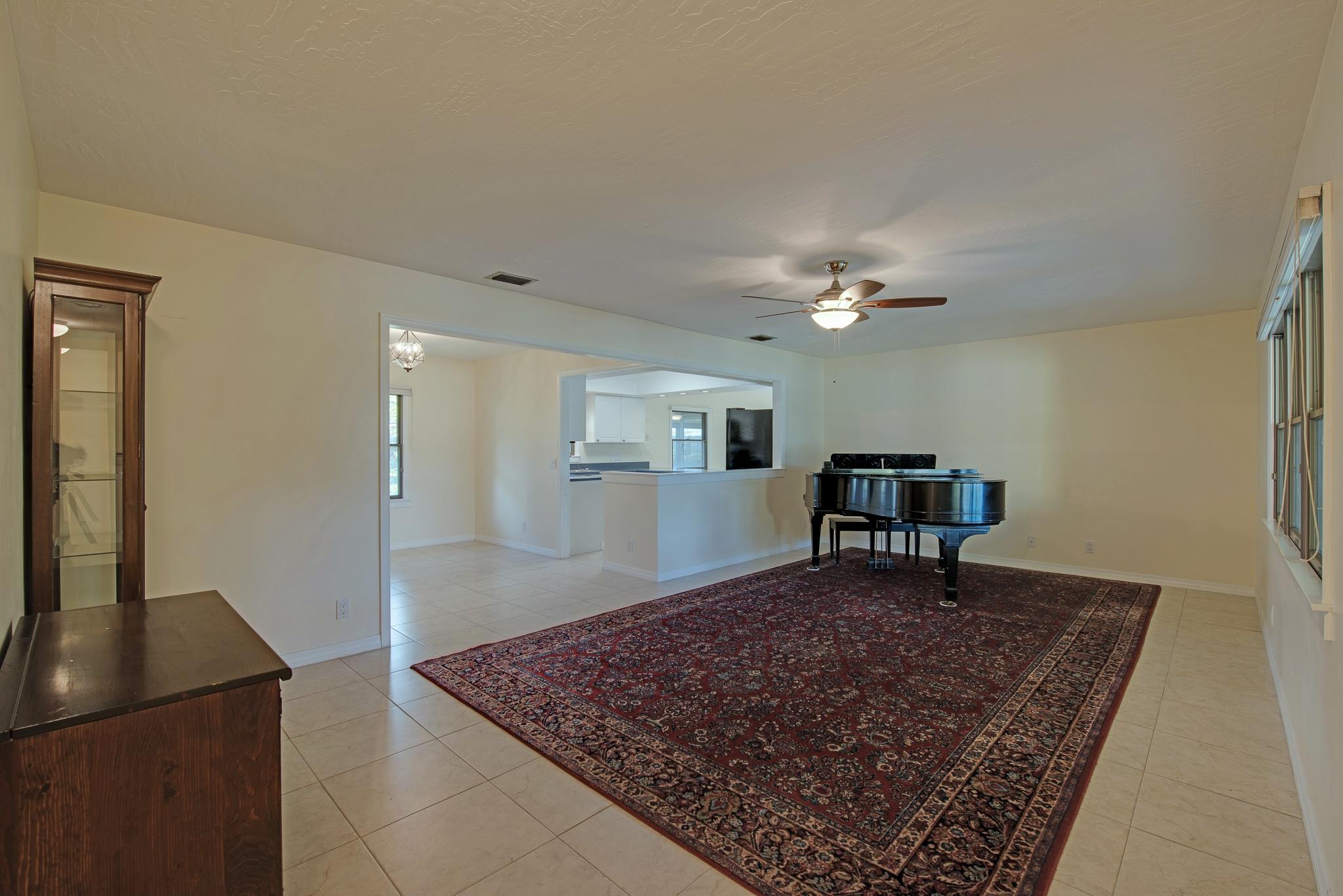 38 Dogwood Ridge Tequesta, FL 33469 - Photo 7 of 39 LIVING ROOM
