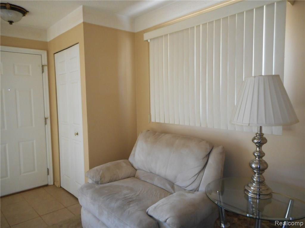 17544 Clark Street Riverview, MI 48193 - Photo 33 of 61 LIVING ROOM