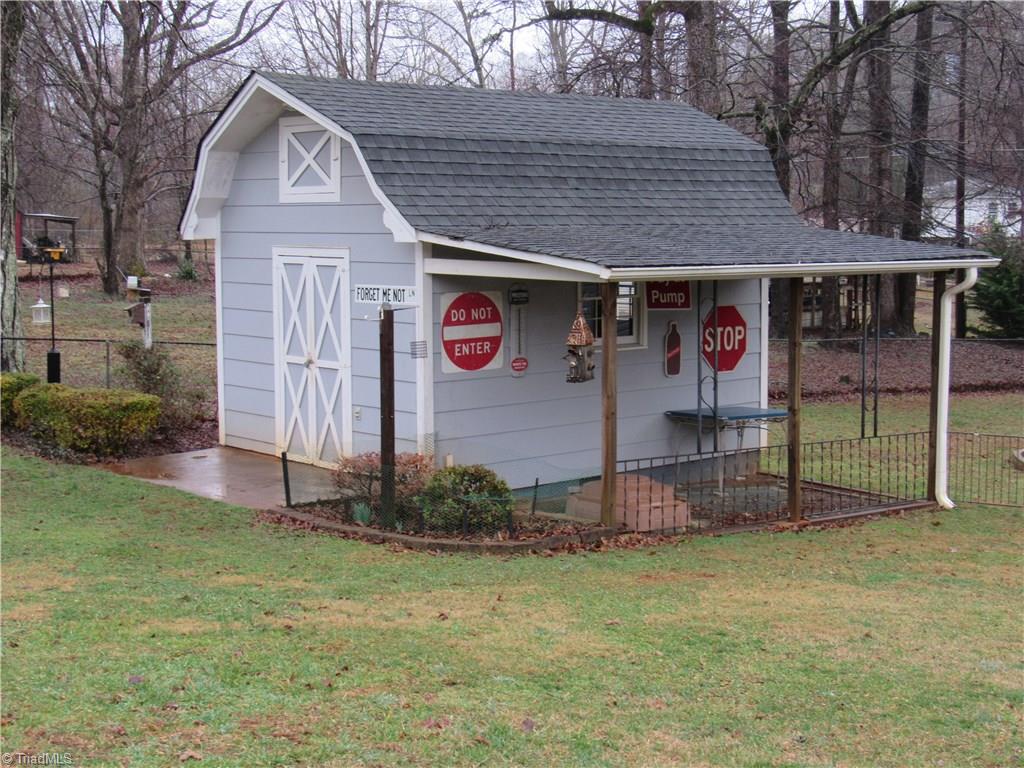 314 Farmstead Road King, NC 27021 - Photo 6 of 30 Gallery Image 6
