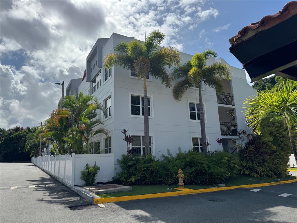 290 Av. Sta. Ana Guaynabo, Bayamón 00969 - Photo 22 of 23 a view of a house with pool and sitting area
