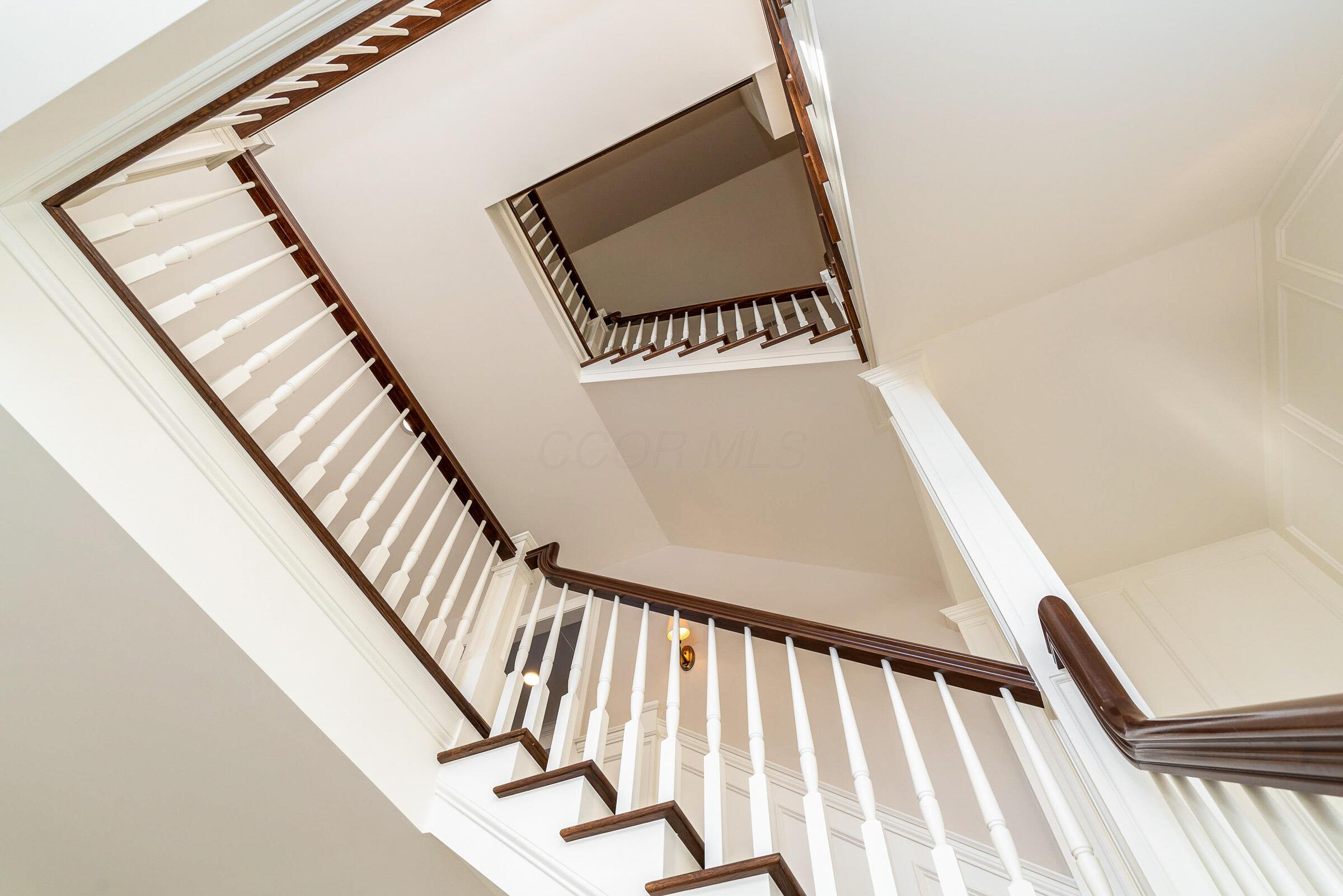 780 Home Road Delaware, OH 43015 - Photo 56 of 130 Stairwell