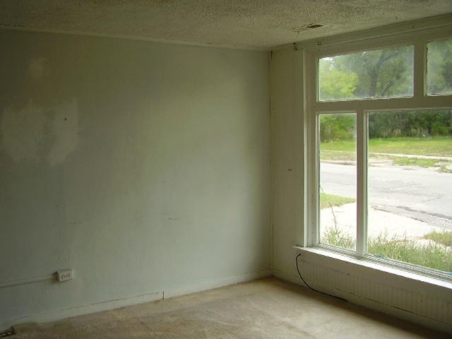 606 Harrison Street Belding, MI 48809 - Photo 4 of 20 606 Harrison New pics 007
