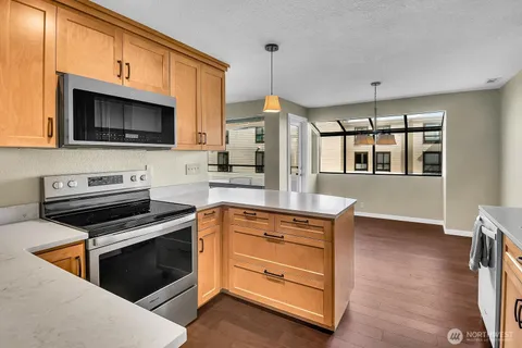 $499,950 | 1113 5th Avenue South, Unit 208, Edmonds, WA 98020
