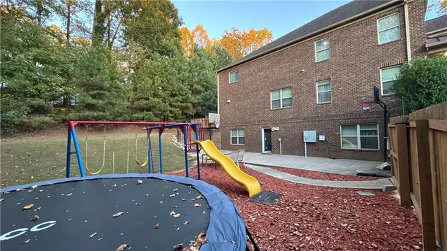 a view of a house with a backyard