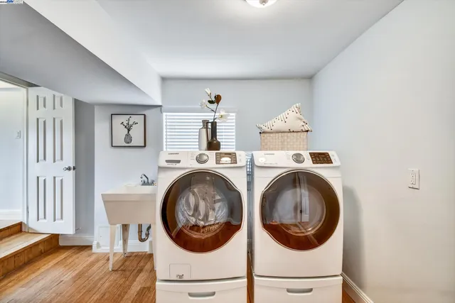 a view of a bedroom with washer and dryer